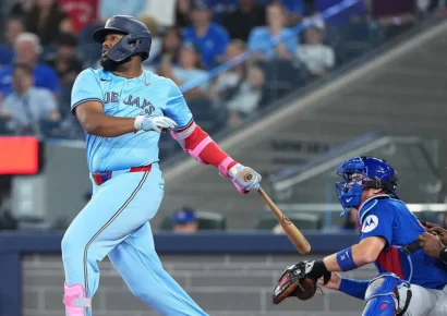 Guerrero Jr. y Scherzer guían a los Azulejos a victoria sobre los Cachorros
