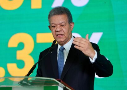 Leonel Fernández critica la política alimentaria del gobierno: “Ha condenado al pueblo a comer cocote, molleja, pata y asadura”