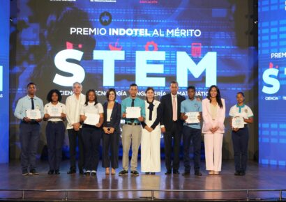 500 estudiantes reciben becas del INDOTEL en premiación STEM