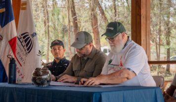 Medio Ambiente y Grupo Jaragua firma acuerdo para fortalecer la gestión de los parques nacionales Sierra de Bahoruco y Jaragua