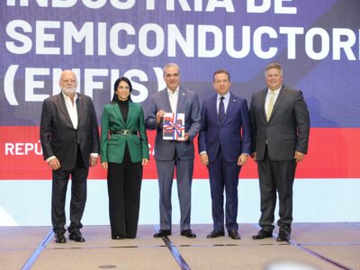 Abinader recibe estrategia para impulsar industria de semiconductores en RD