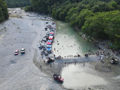 Prohíben acceso vehicular a balnearios cercanos a la presa de Valdesia para proteger agua del Gran Santo Domingo