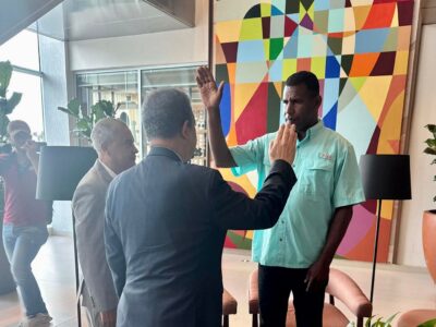 Leonel Fernández recibe al regidor Dany Torres y refuerza la Fuerza del Pueblo en Montecristi