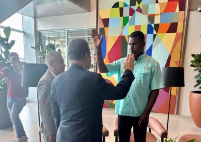 Leonel Fernández recibe al regidor Dany Torres y refuerza la Fuerza del Pueblo en Montecristi