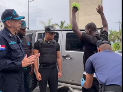 Se entrega voluntariamente “Pimpo el Haitiano”, acusado de homicidio y robo