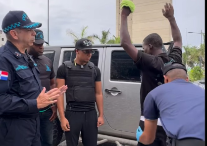 Se entrega voluntariamente “Pimpo el Haitiano”, acusado de homicidio y robo