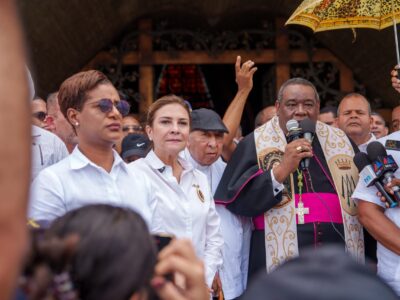 Carolina Mejía impulsa seguridad y turismo religioso en peregrinación hacia Higüey