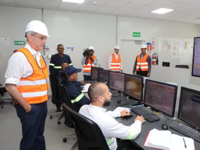 Abinader visita Punta Catalina y anuncia entrada de nuevas plantas para reducir apagones