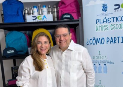 Carolina y Yayo se unen en Plásticos por Útiles Escolares