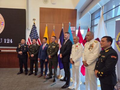 Lee Ballester y Cabrera Ulloa participan como invitados especiales en graduación en academia de la DEA de los EE.UU.