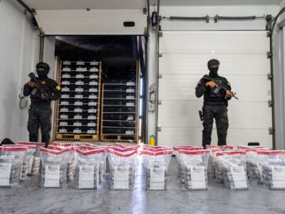 DNCD decomisa 120 paquetes de cocaína en contenedores de bananos en Puerto Caucedo