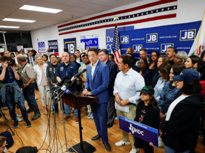 Legisladores demócratas de Texas abandonan el estado para frenar redistribución electoral