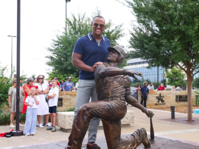 Adrián Beltré inmortalizado con estatua en el Globe Life Field