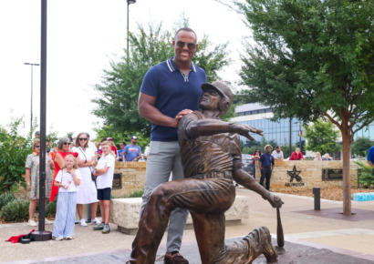 Adrián Beltré inmortalizado con estatua en el Globe Life Field