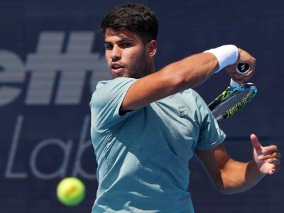 Carlos Alcaraz supera a Damir Dzumhur en debut del Masters 1000 de Cincinnati tras un duro partido a tres sets
