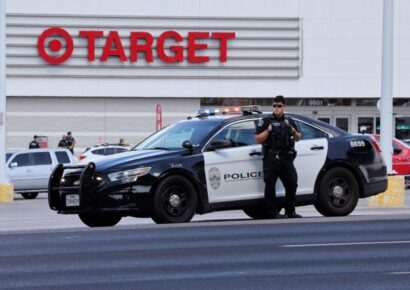 Tiroteo en estacionamiento de tienda Target en Austin deja al menos tres muertos y varios heridos