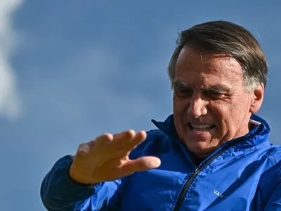 Bolsonaro recibe permiso para salir de prisión domiciliaria por consulta médica
