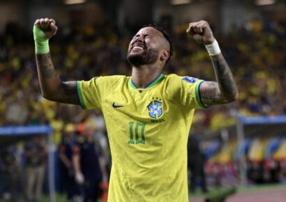 Neymar brilla con doblete y se postula para volver a la selección brasileña