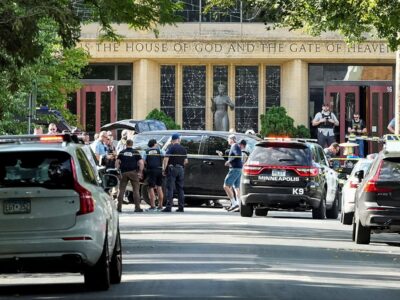 EE. UU. investigará como terrorismo doméstico tiroteo en escuela católica de Mineápolis