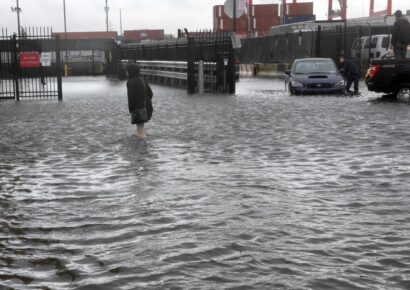 Lluvias extremas paralizan Nueva York: calles, trenes y aeropuertos colapsan