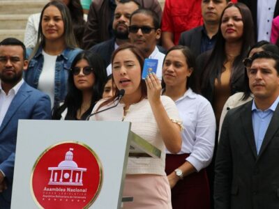 Jóvenes diputados venezolanos rechazan acciones de EE.UU. contra Maduro