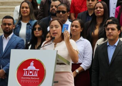 Jóvenes diputados venezolanos rechazan acciones de EE.UU. contra Maduro