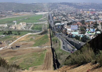 Tres inmigrantes mueren en intentos de cruzar la frontera de Texas
