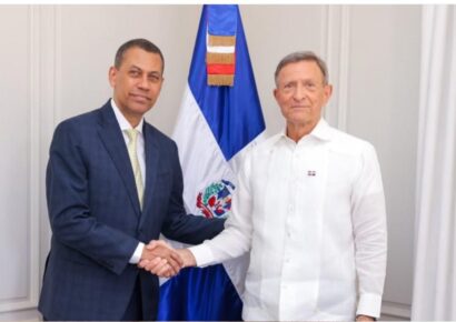 Canciller Roberto Álvarez sostiene reunión de trabajo con presidente de INDOTEL