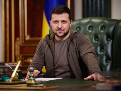 Zelenski: “Mientras negocian en Alaska, Rusia sigue matando en Ucrania”