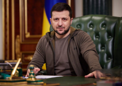 Zelenski: “Mientras negocian en Alaska, Rusia sigue matando en Ucrania”