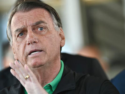 Bolsonaro pide absolución y califica de “absurdas” las acusaciones en su contra