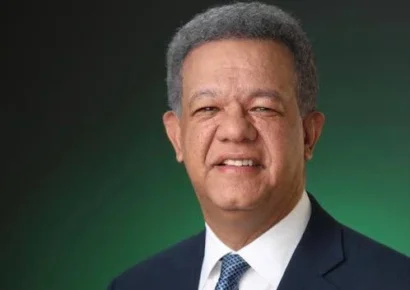 Leonel Fernández ejerce su derecho al voto en elecciones internas de Fuerza del Pueblo