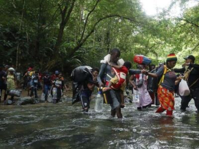 Panamá mantiene sin identificar unos 200 cadáveres de migrantes en el Darién