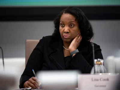 Trump destituye a gobernadora de la Reserva Federal Lisa Cook por presunto fraude hipotecario