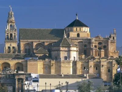 Incendio afecta la histórica mezquita-catedral de Córdoba, Patrimonio de la Humanidad