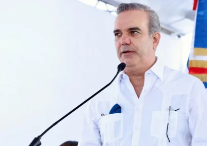 Presidente Abinader inaugura centro de procesamiento Courier en el AILA