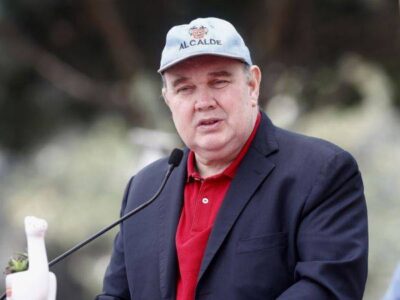 Alcalde de Lima propone retirar medalla a Gustavo Petro tras reclamo territorial