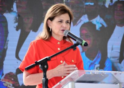 Raquel Peña inaugura año escolar 2025-2026 en Santiago con avances en educación