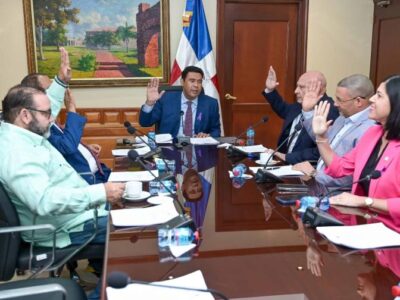 Senadores y empresarios se reúnen hoy para definir reforma laboral