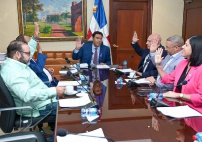 Senadores y empresarios se reúnen hoy para definir reforma laboral