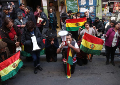 Bolivia aplaza audiencia de revisión de detención de Camacho y Pumari por crisis de 2019