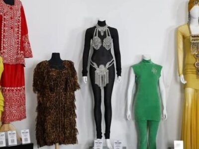 Trajes y recuerdos de Whitney Houston recaudan más de 70 mil dólares en subasta benéfica