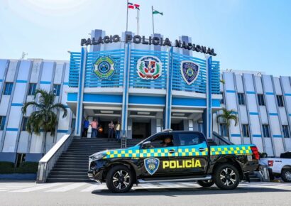 Policía y Ministerio Público incautan armas de alto calibre, drogas y más de 250 dispositivos electrónicos en operativos en la provincia Duarte