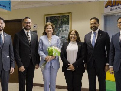 Vicepresidenta Peña se encuentra en Kingston, Jamaica, para la juramentación del Primer Ministro