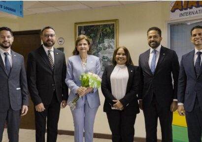 Vicepresidenta Peña se encuentra en Kingston, Jamaica, para la juramentación del Primer Ministro