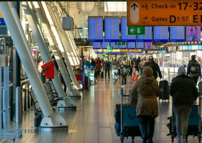Aeropuertos europeos comienzan a normalizar operaciones tras ciberataque al sistema de registro