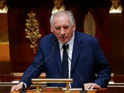 La caída del primer ministro François Bayrou sume a Francia en el caos político
