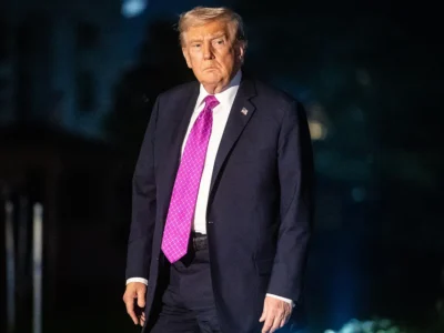 Trump advierte que “vigilará” Nueva York tras respaldo de Hochul a candidato socialista Zohran Mamdani