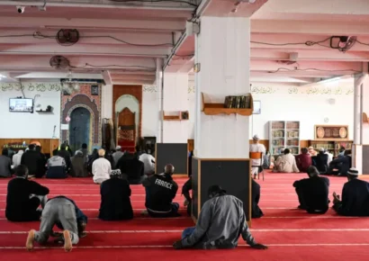 Francia investiga la aparición de cabezas de cerdo frente a mezquitas en París