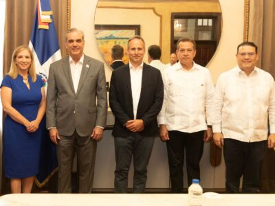 El presidente Abinader se reúne con representantes de Amazon